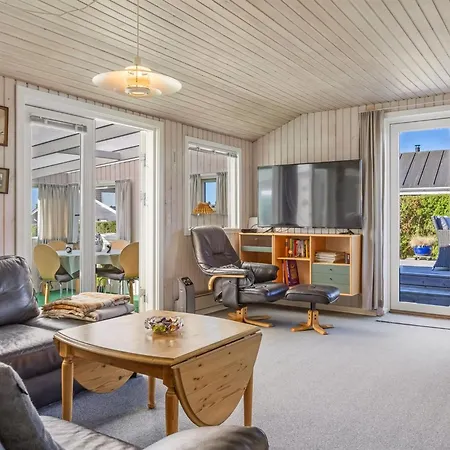 Raymond - 175m From The Sea By Interhome * 하일스